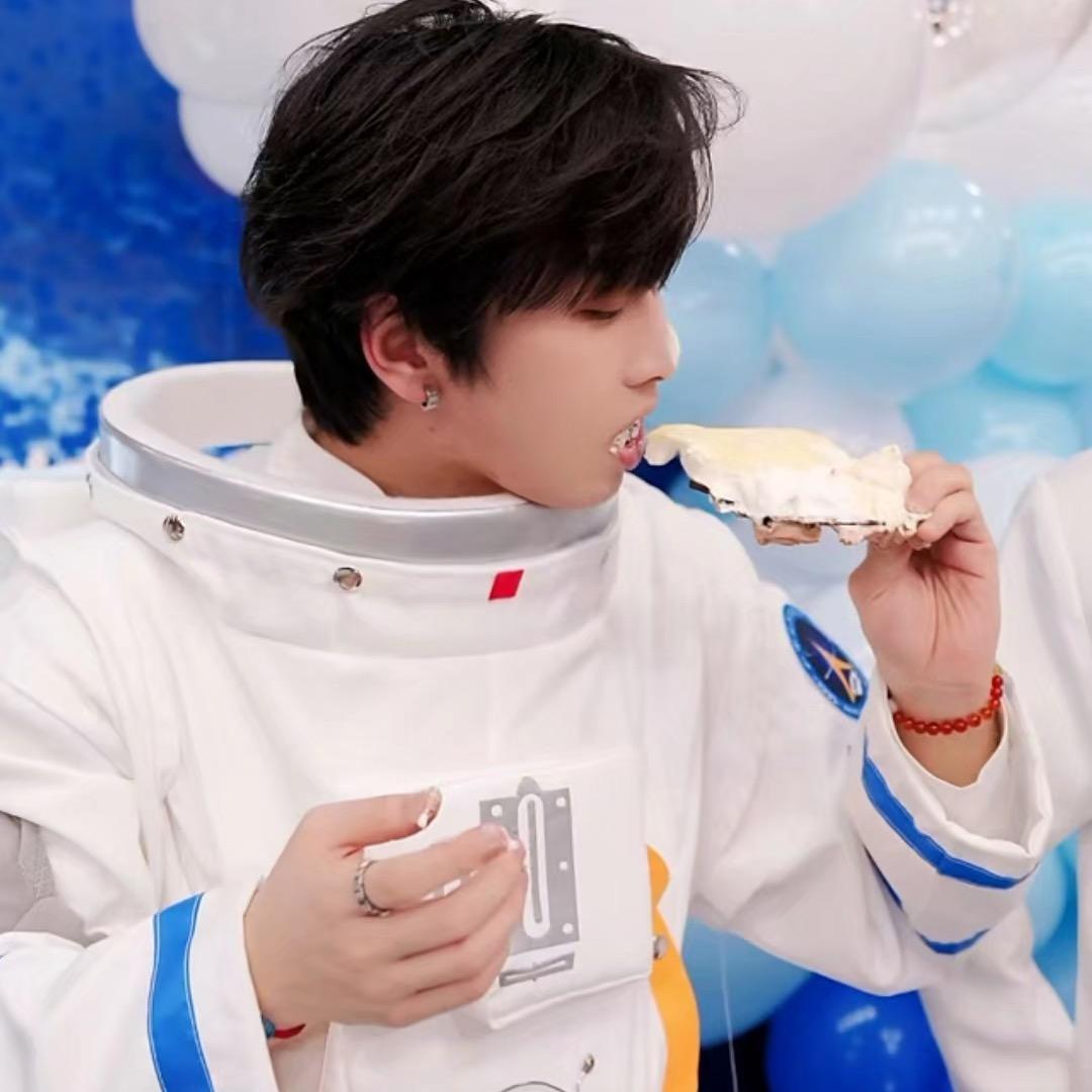 江小虾米💫 ⁰³⁰³