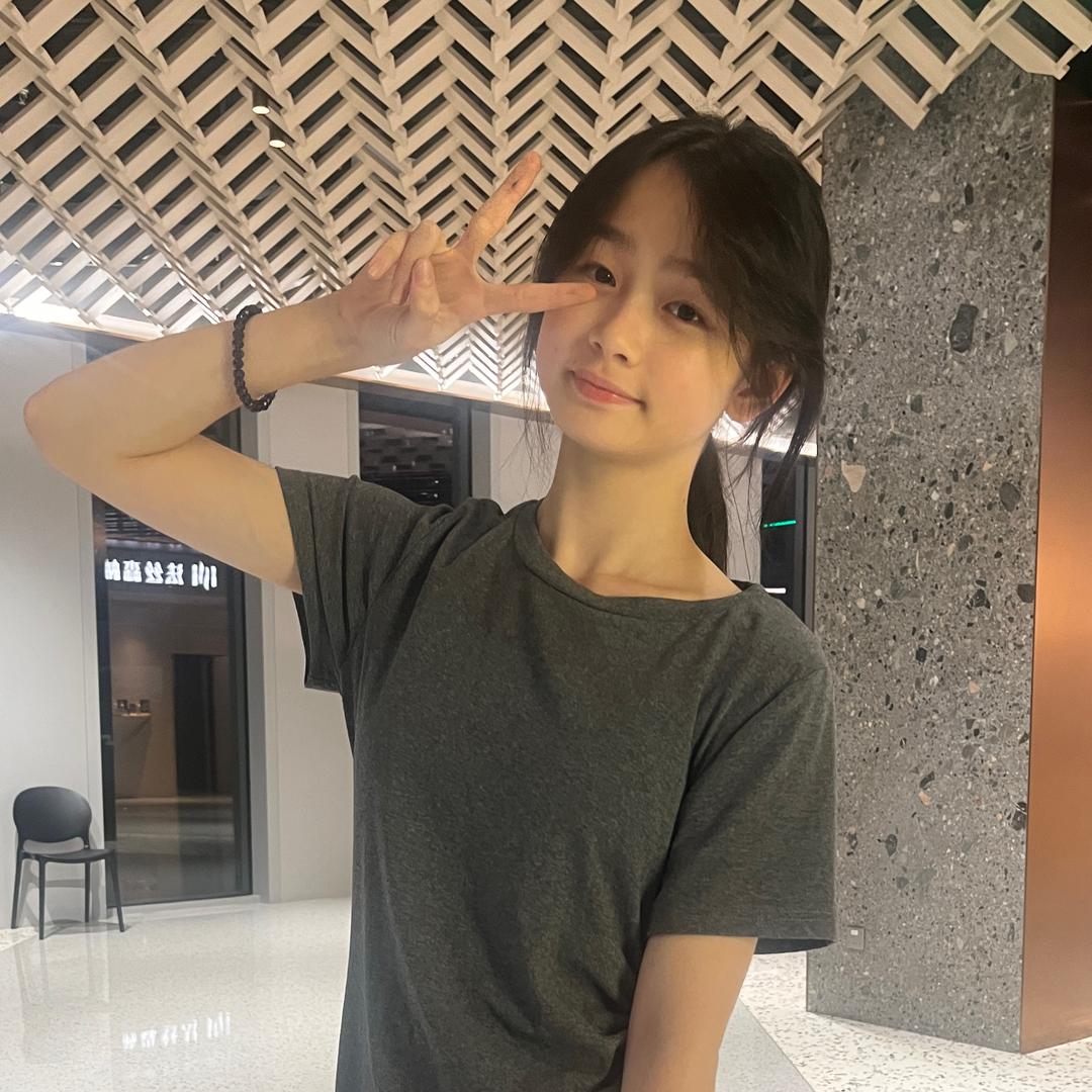 徐子尧.