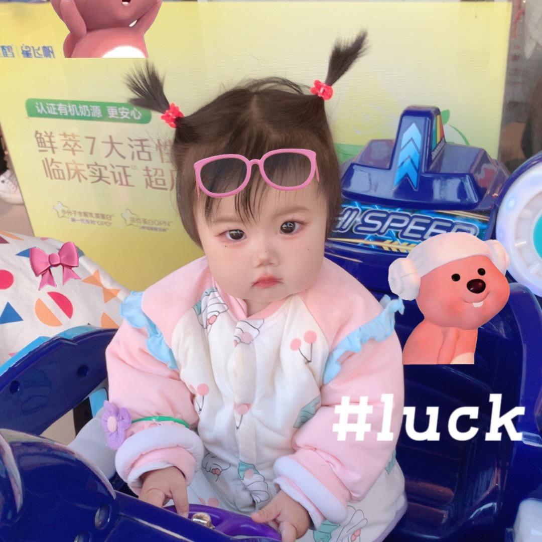 捏我小肥脸