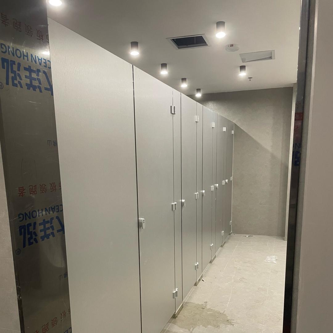 成都卫生间隔断厂家（莫）