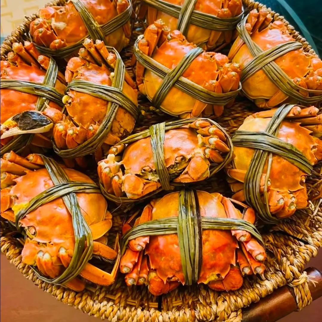 卖螃蟹的眼镜哥