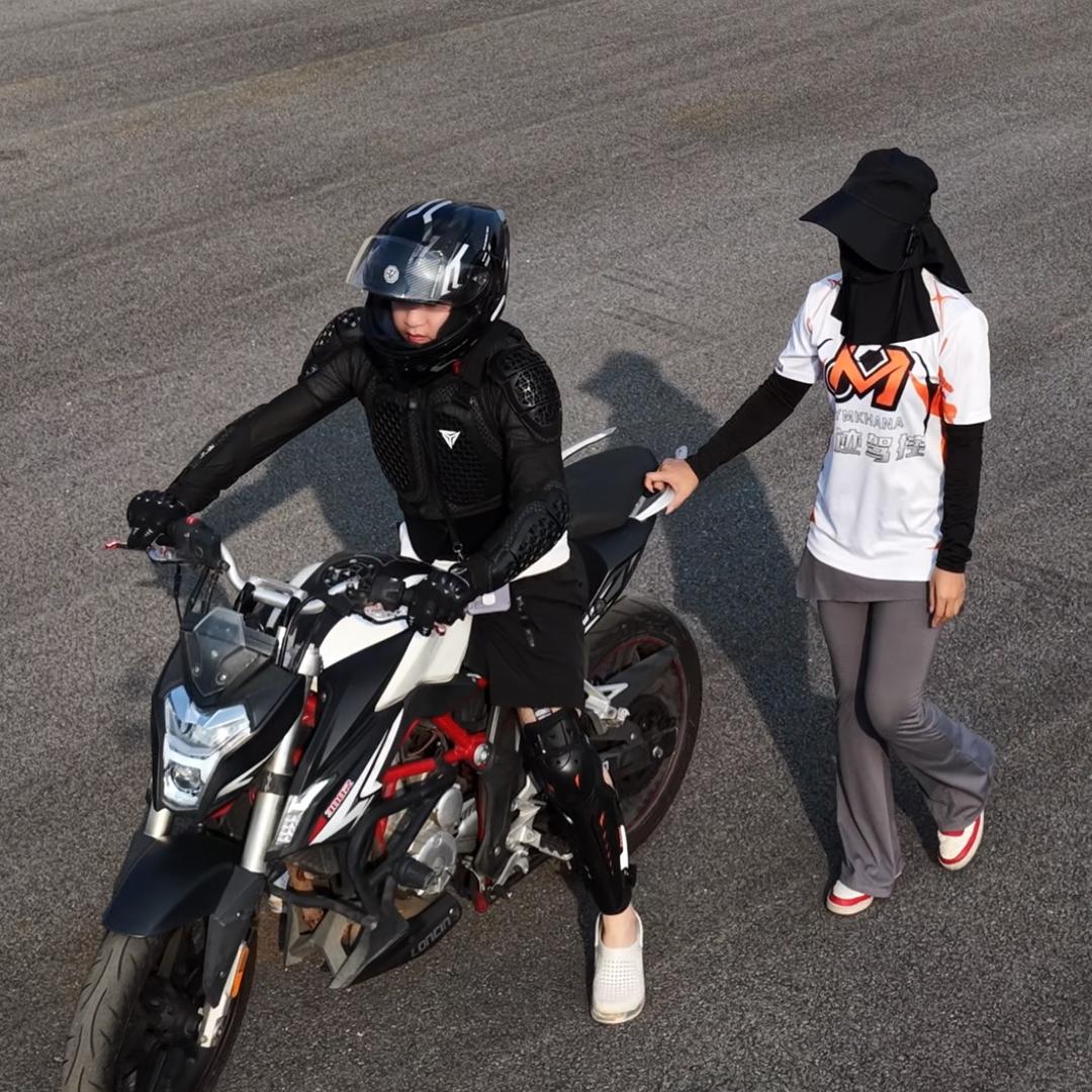 广州痕迹机车驾控-安驾教练婷婷