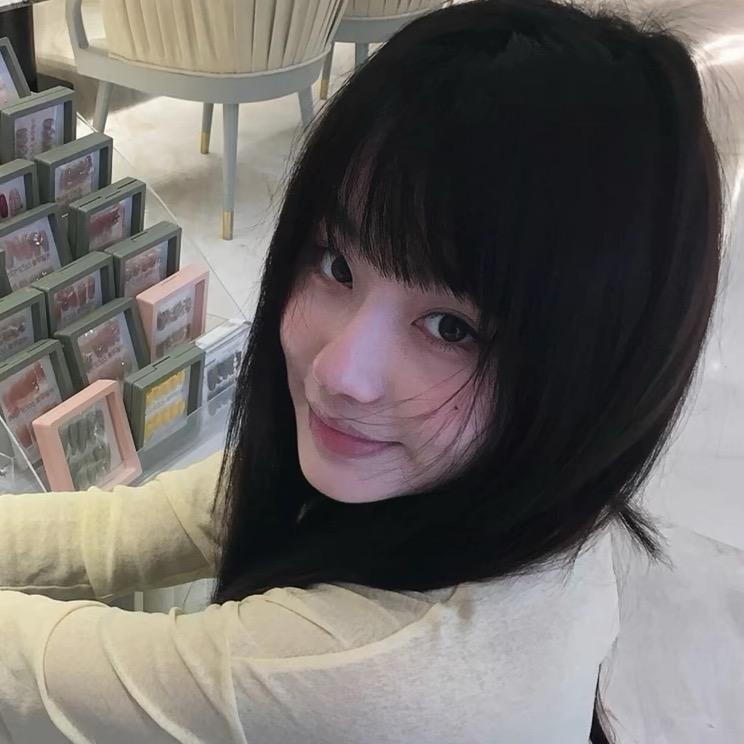 笑笑.