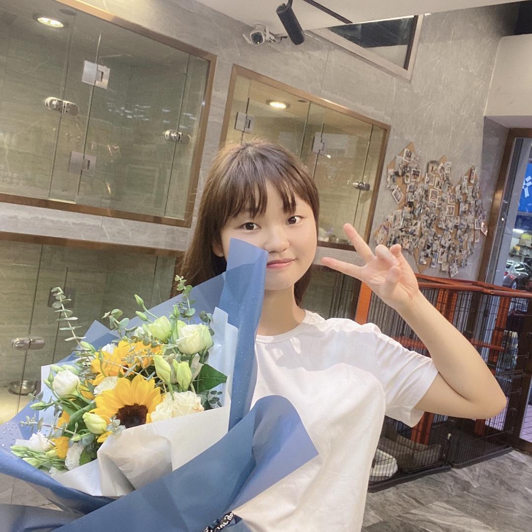 是小叶子呀💙