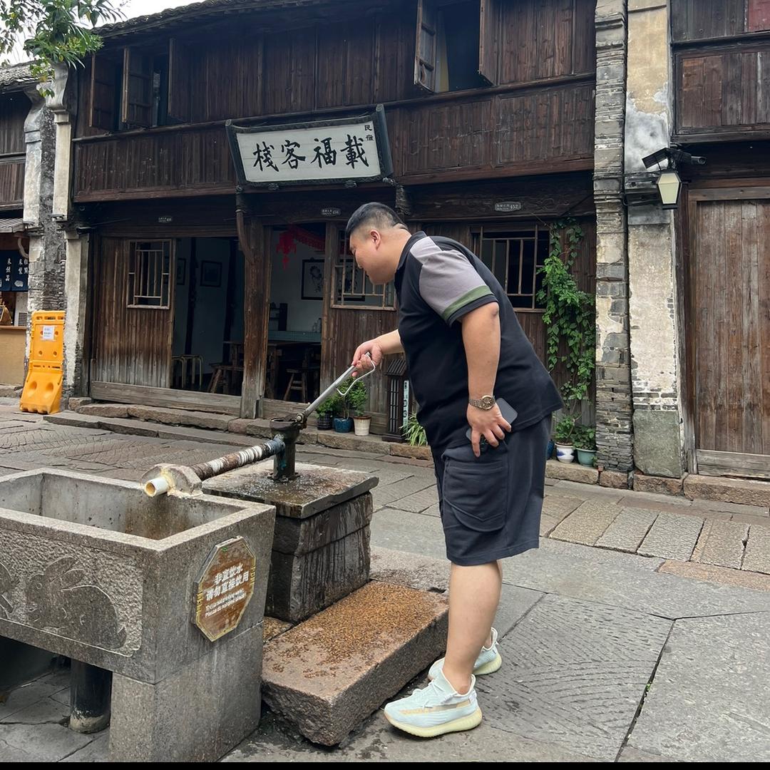 不到二百三十斤的胖子