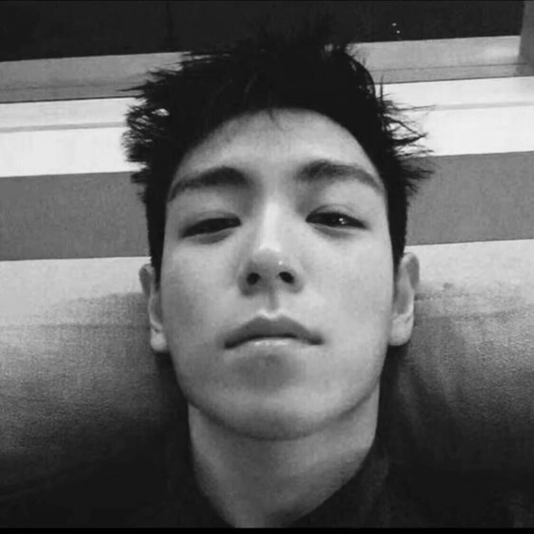 𝐉𝐈𝐙𝐇𝐔🧥