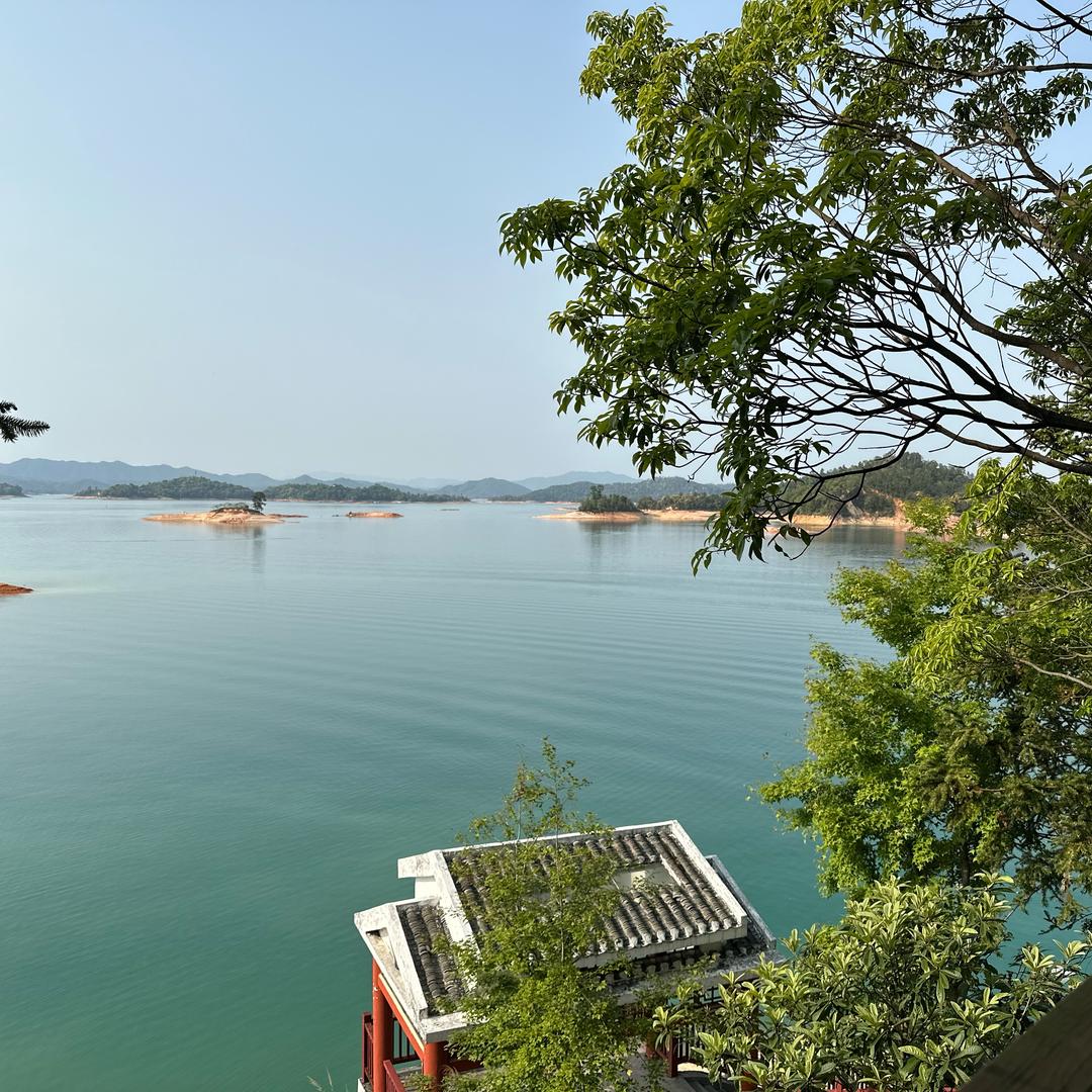 星期刘穿着刘仔裤喝着旺仔刘奶玩着刘溜球