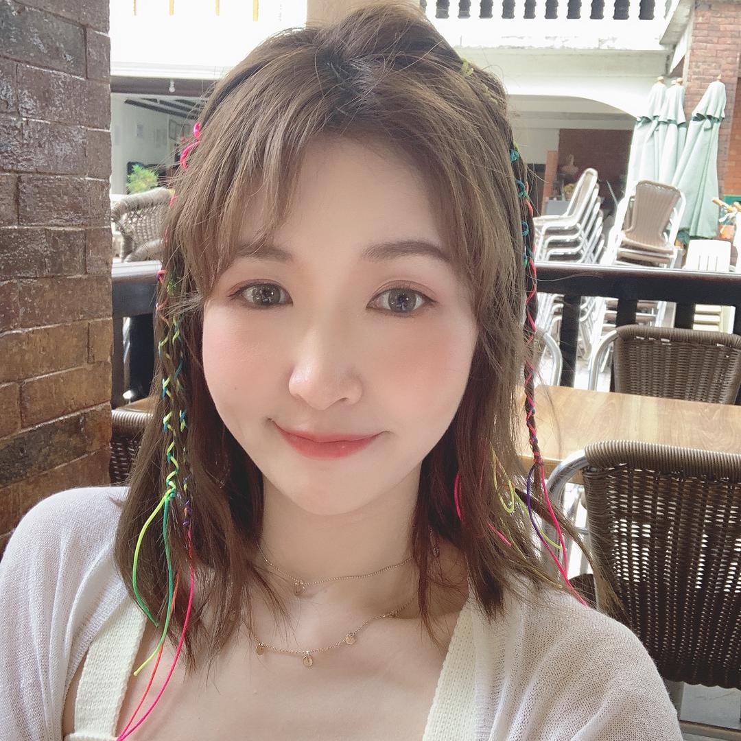 翻滚的美少女
