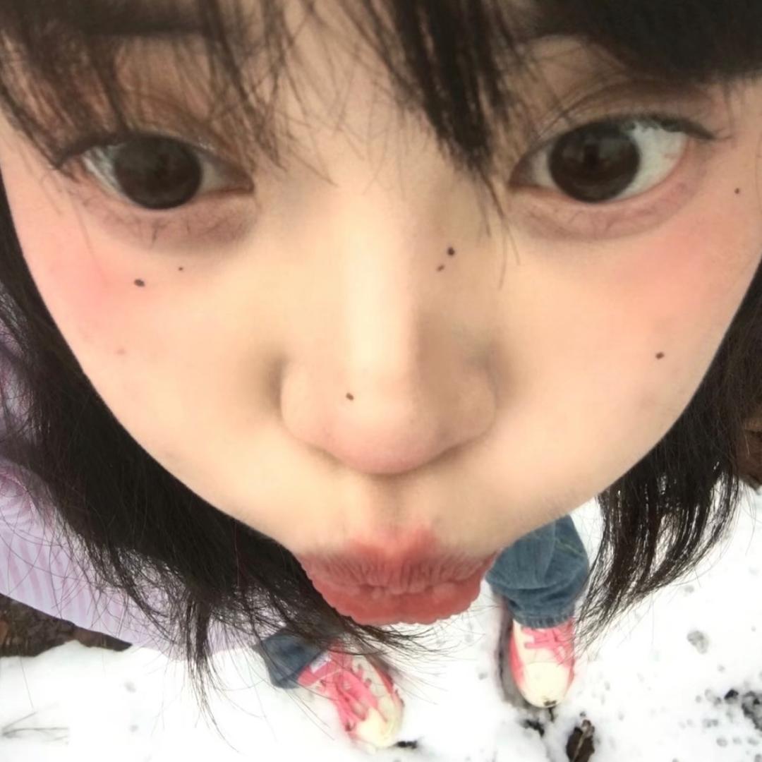 害羞的小姑娘们