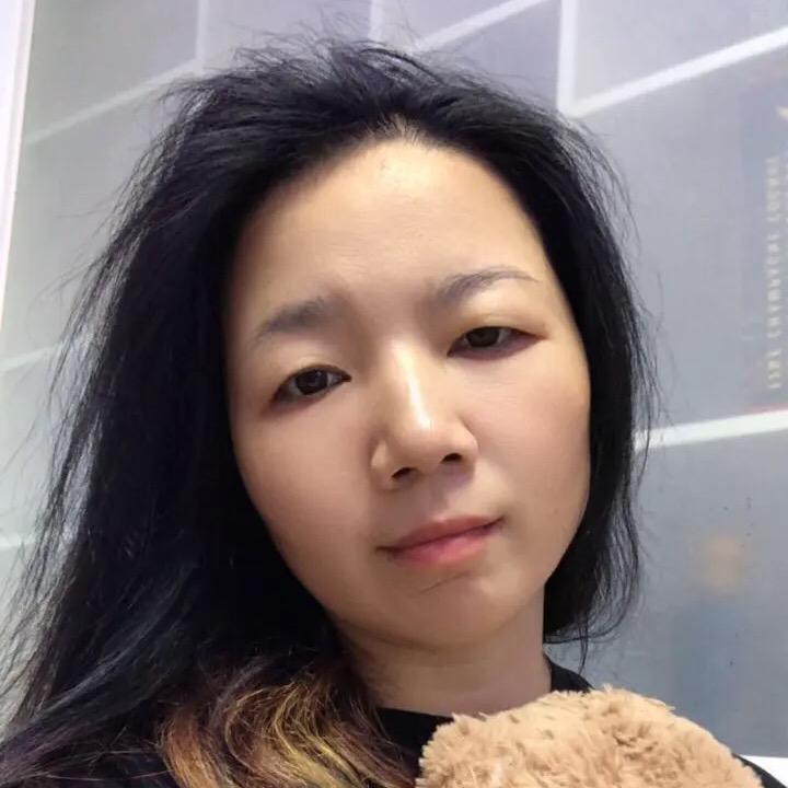 睫毛上的泪珠