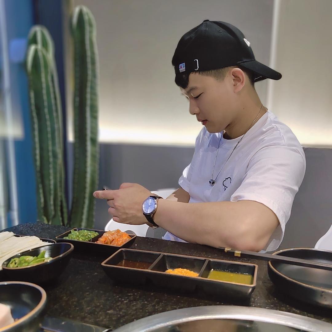 一根有趣的腿毛丶