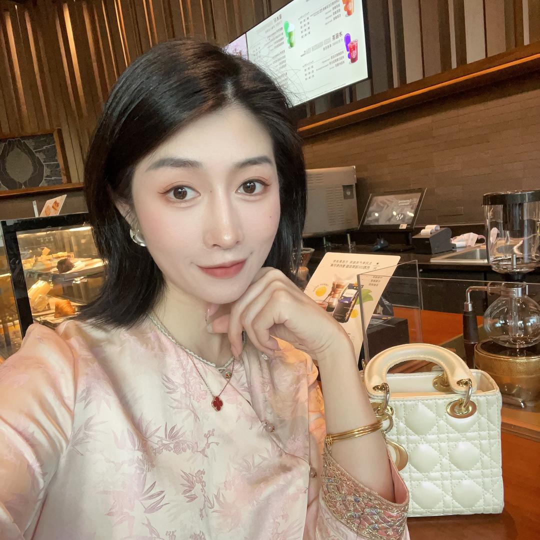 Qiqi女装studio