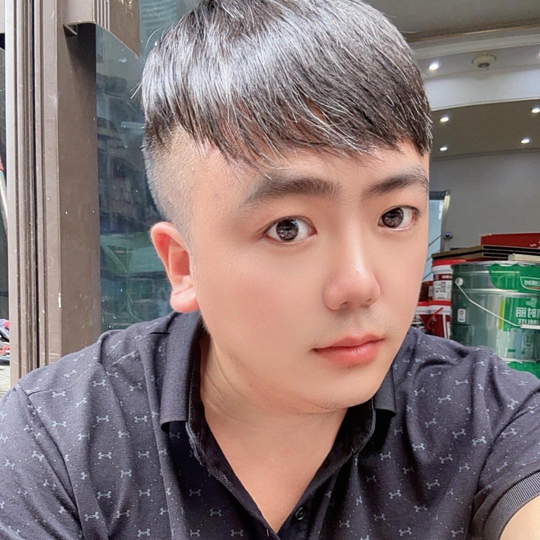 伟伟👀（爱跳舞）