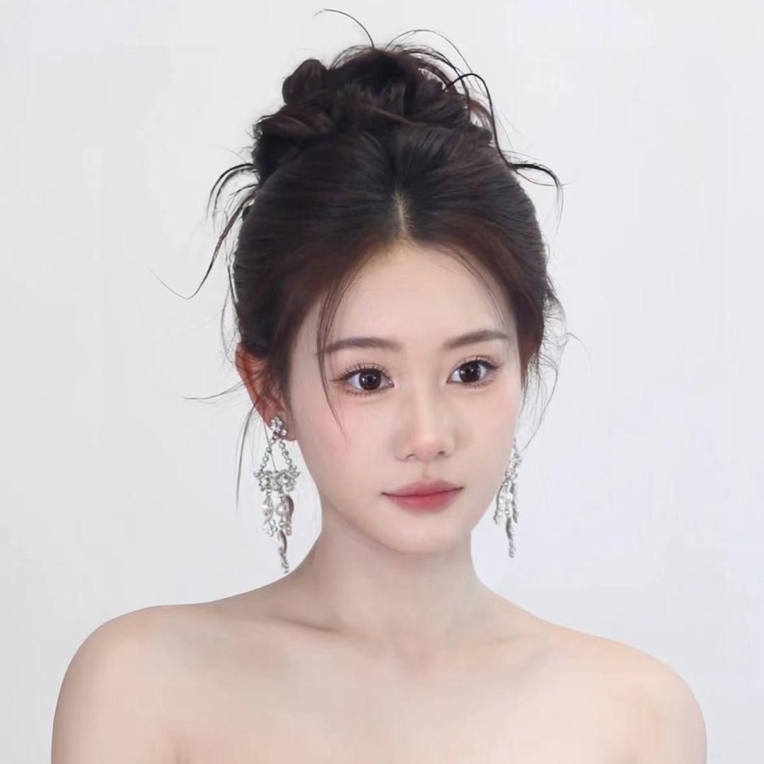 小如开了个婚纱店