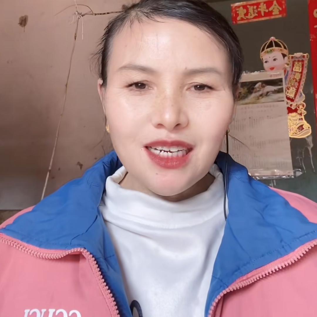 蓉蓉（每天晚上8点10分首播)
