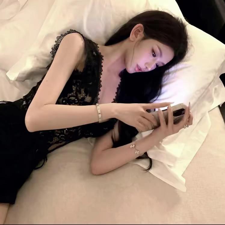 花果山蕾丝性感大母猴猛抽18岁男大学生腚