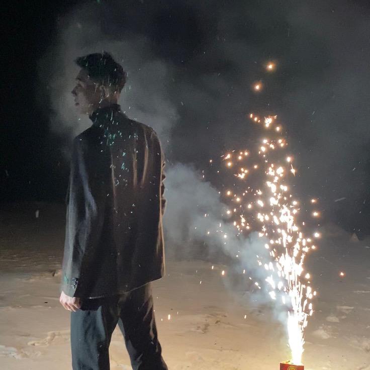 不愿抛头露面的帅哥