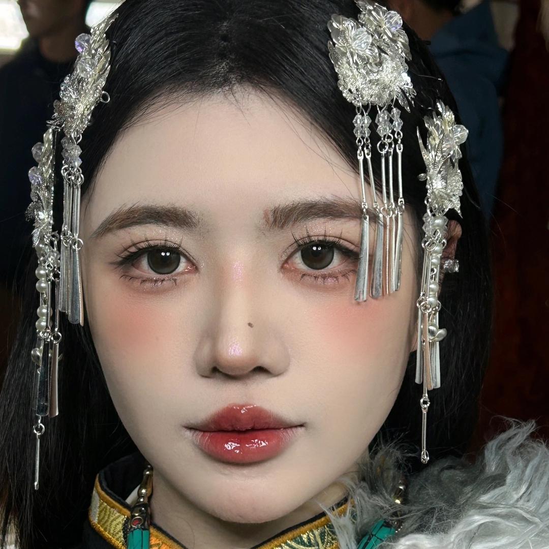 会化妆的弯弯