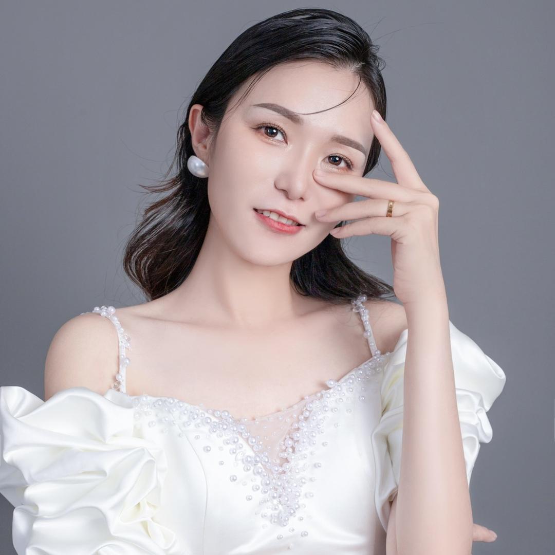风尚化妆培训学校小玲校长