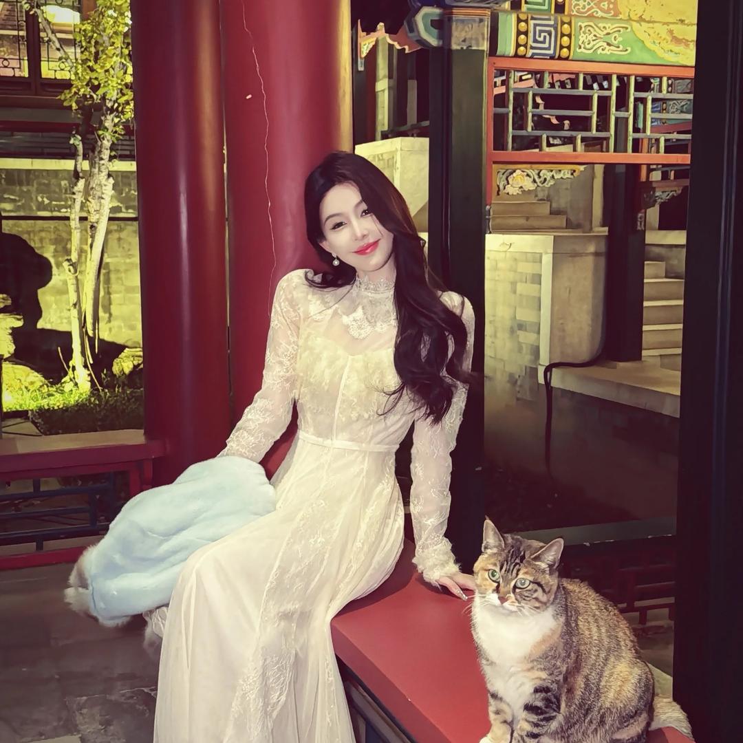 余潇潇轻奢女装