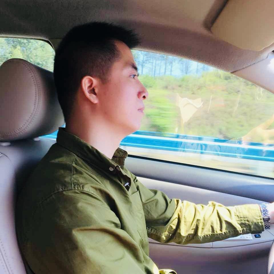 荣戎融融