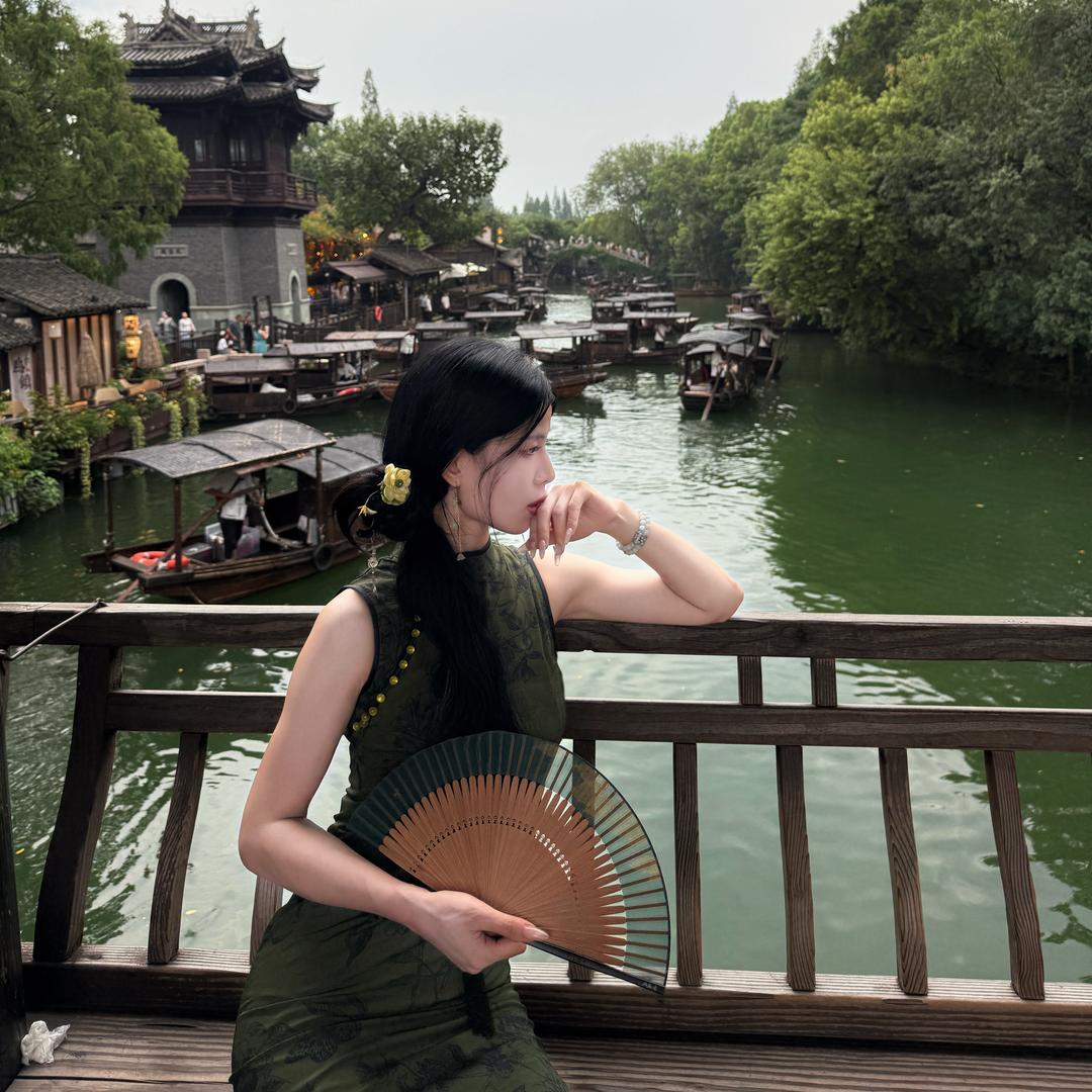秦秦是老师