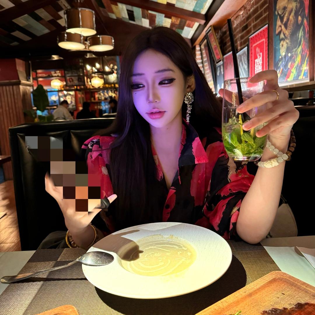 小亚亚。