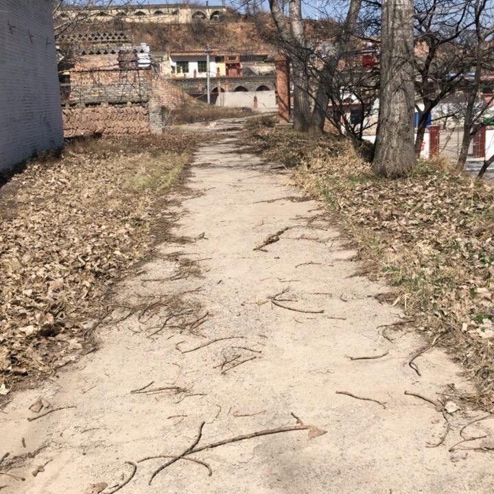 ’·-
