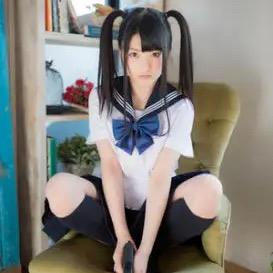 爱吃冰淇淋的美少女