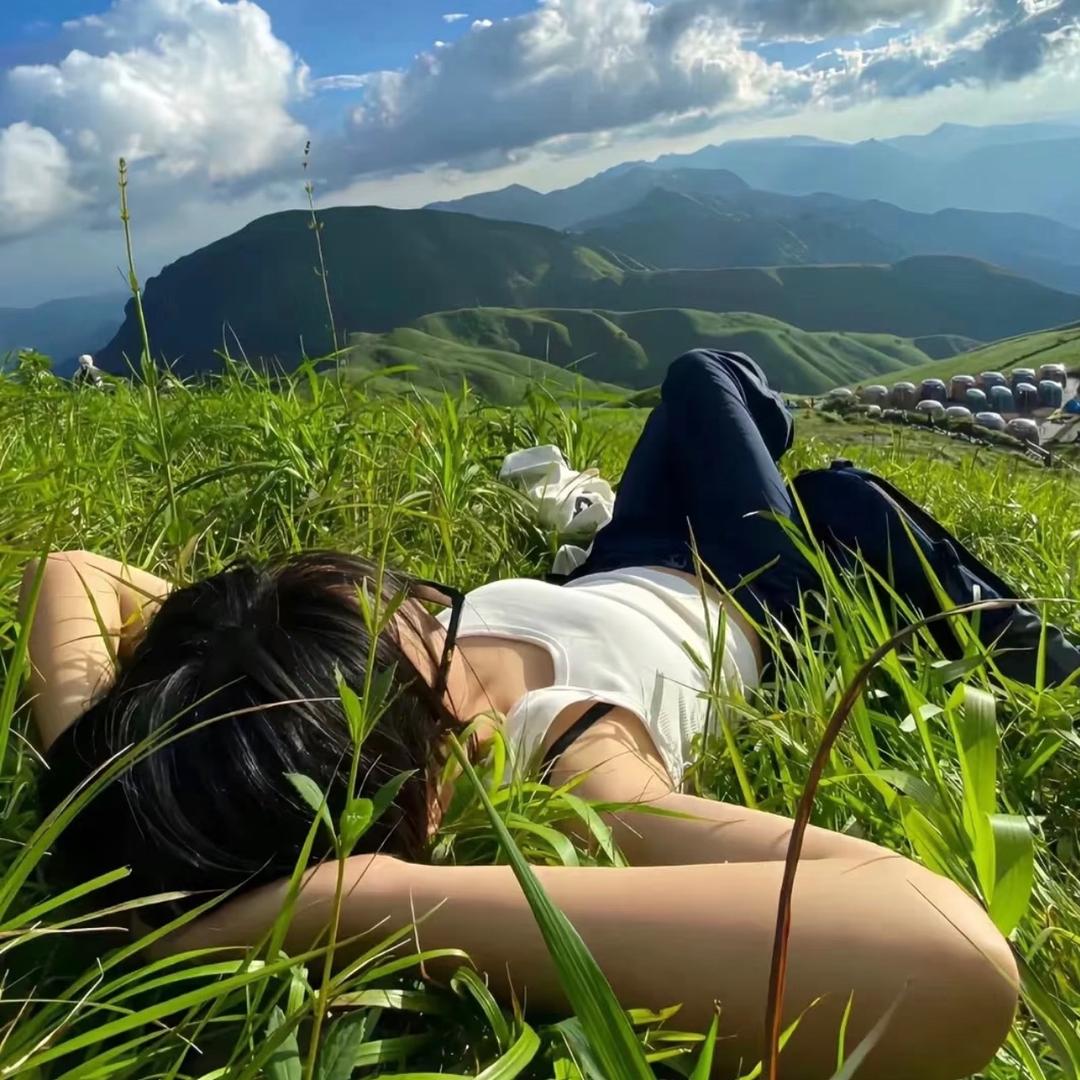 谢遇.