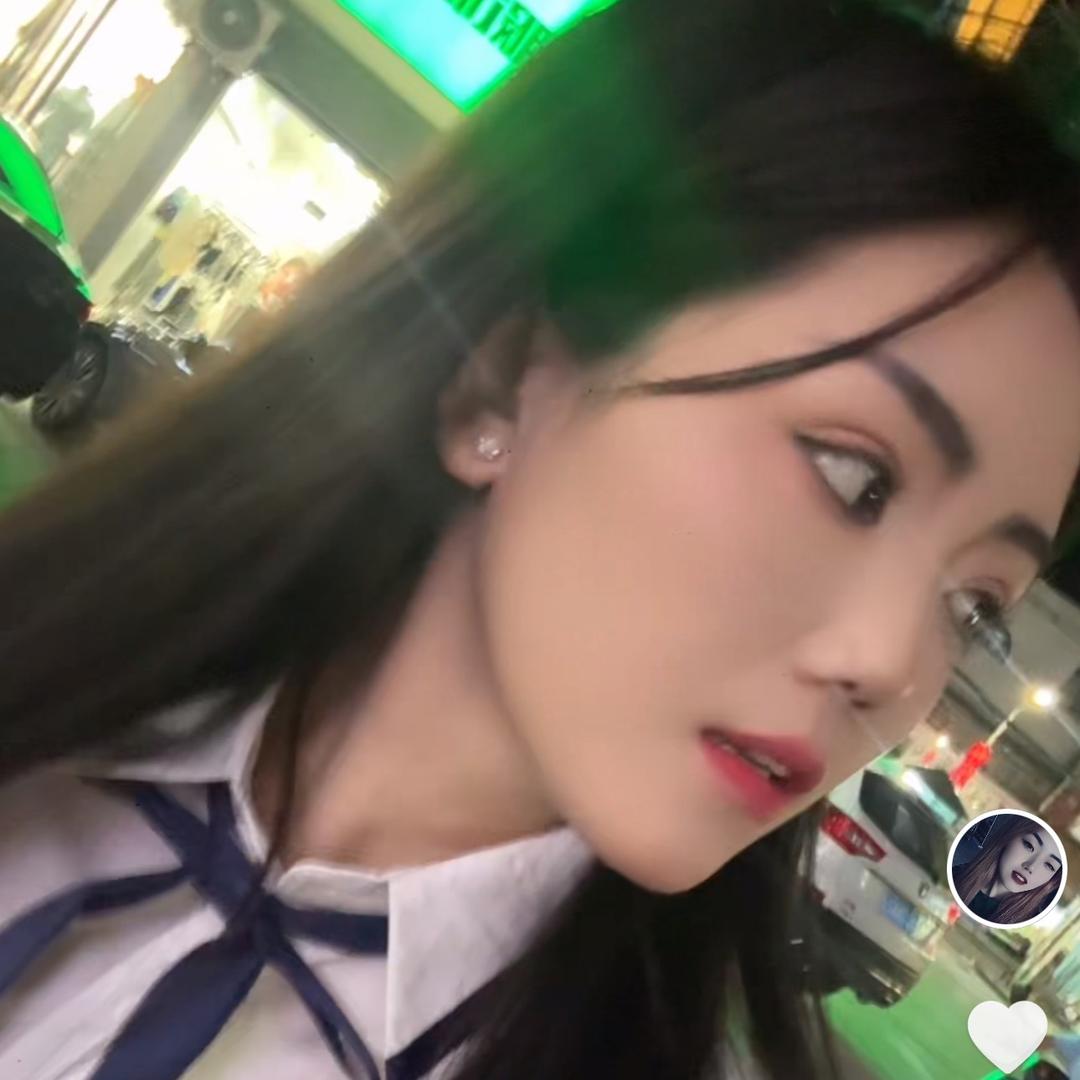 快 乐 女 孩