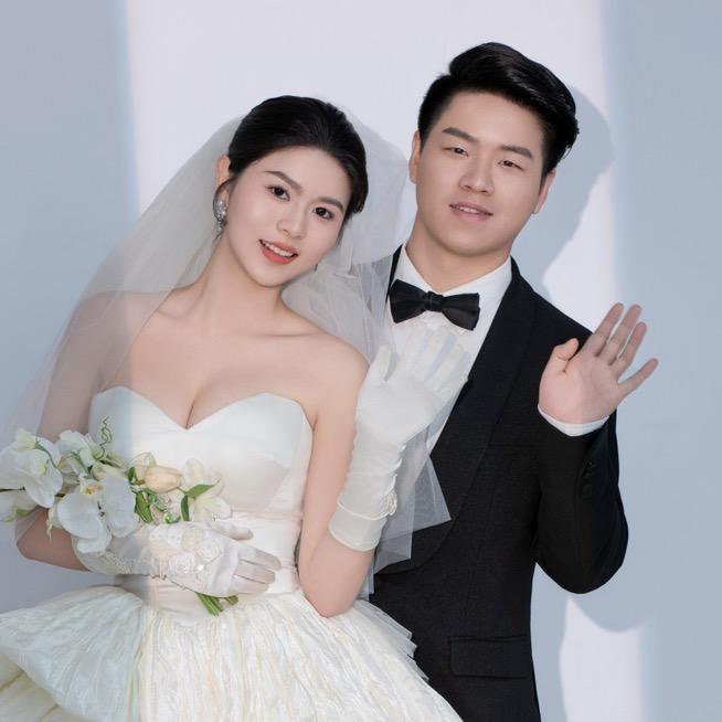 华易夫妇