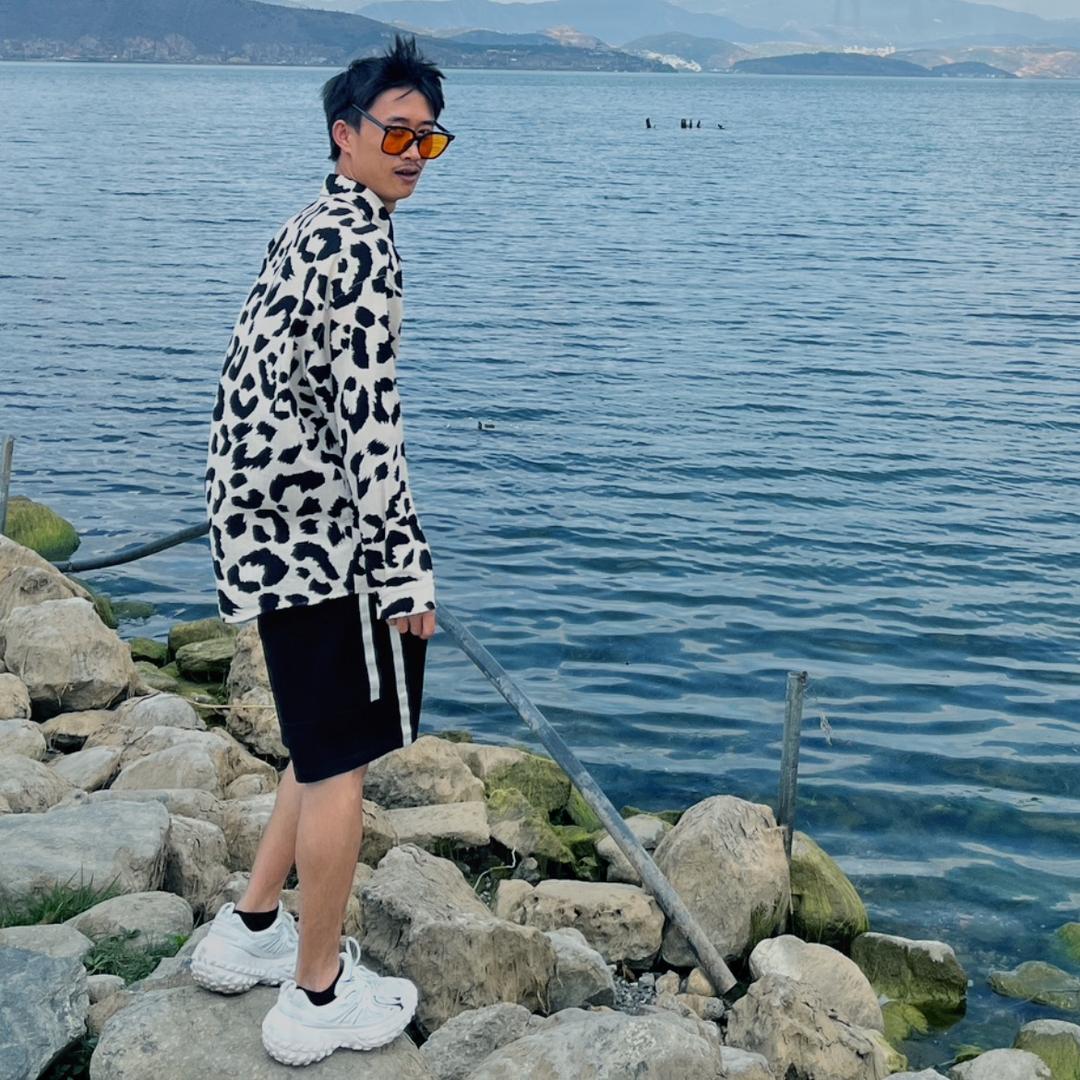 会魔法的托尼（大邑镜界salon烫染造）