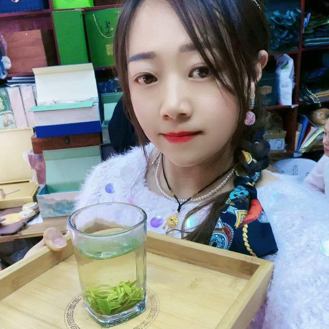 围裙姑娘（家乡美食在橱窗）