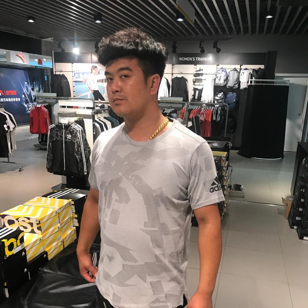 昱丽服饰@刘益鸣