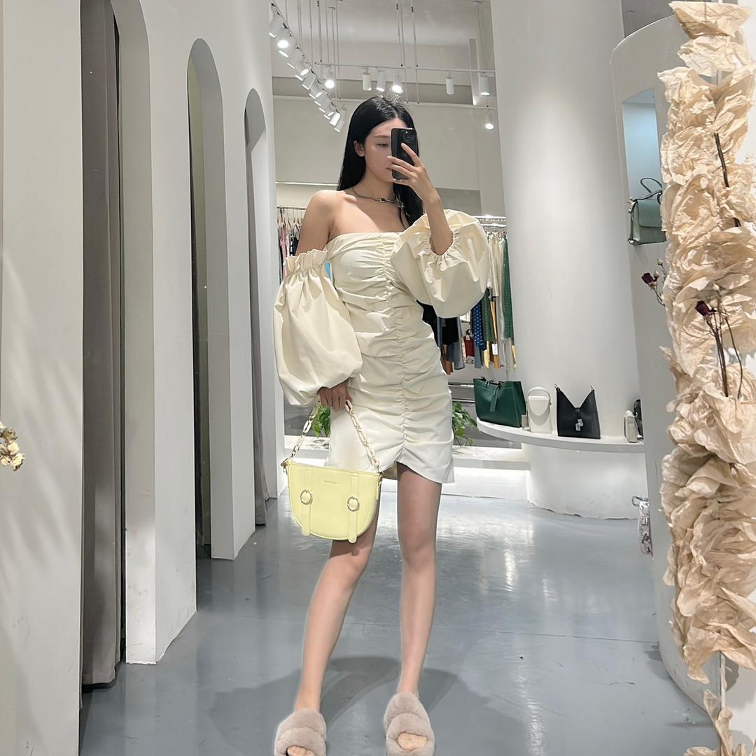 八月里服装店