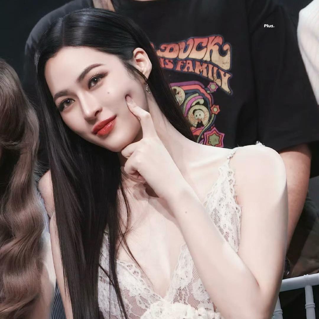 十七♥️鄺LL（见过邝玲玲蓝莓山药版）