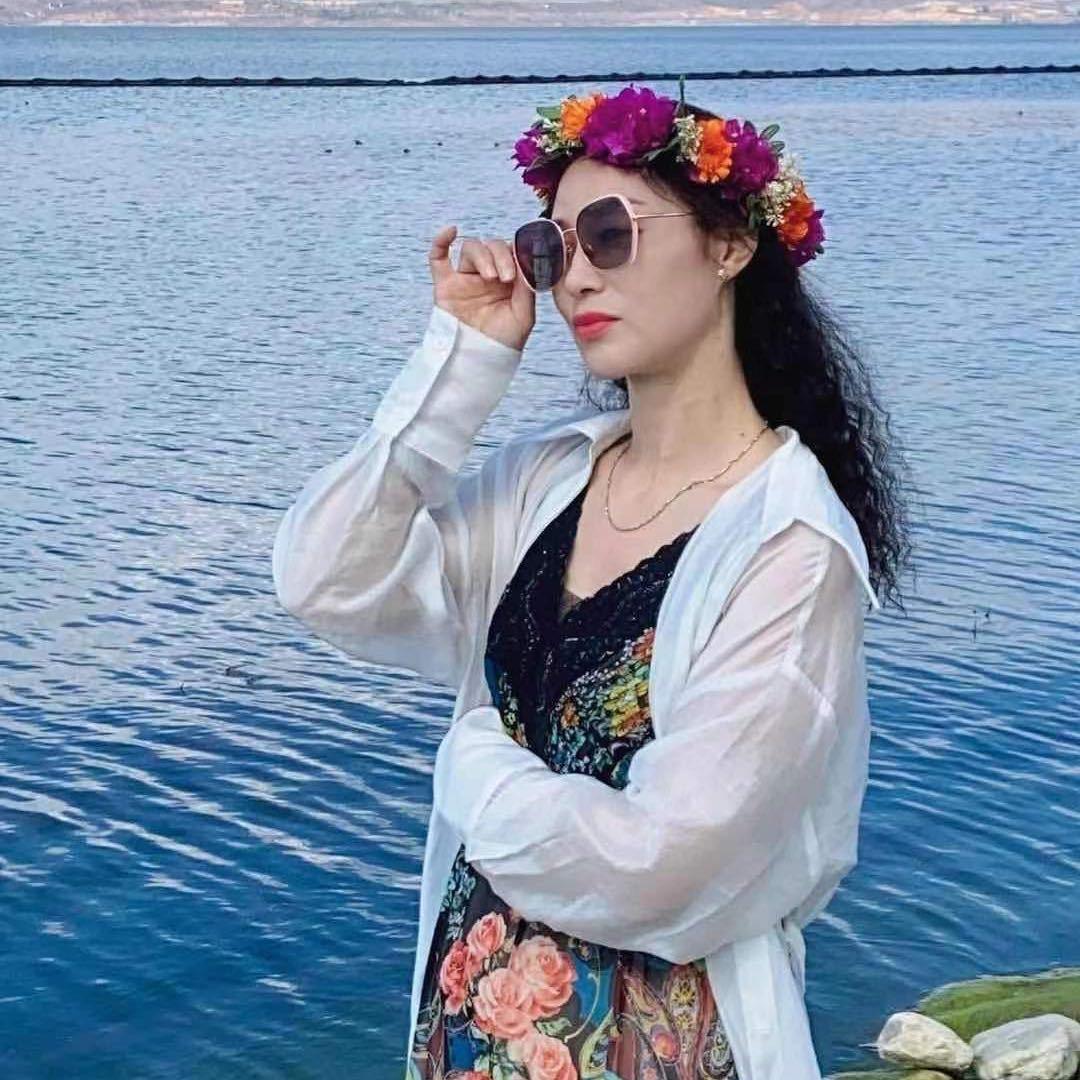 孔燕  舞服订制