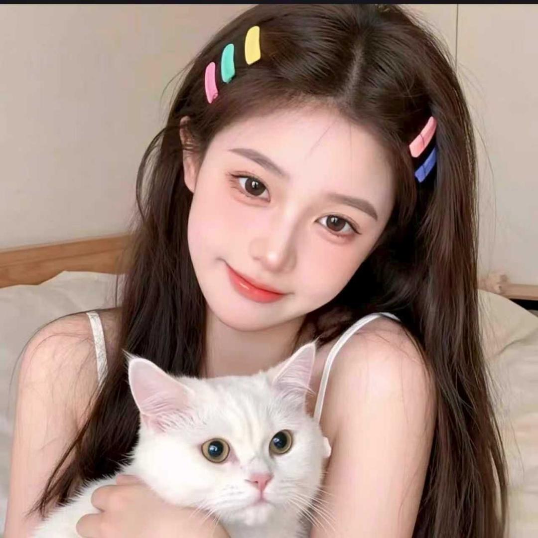 绿茵金金爱看球