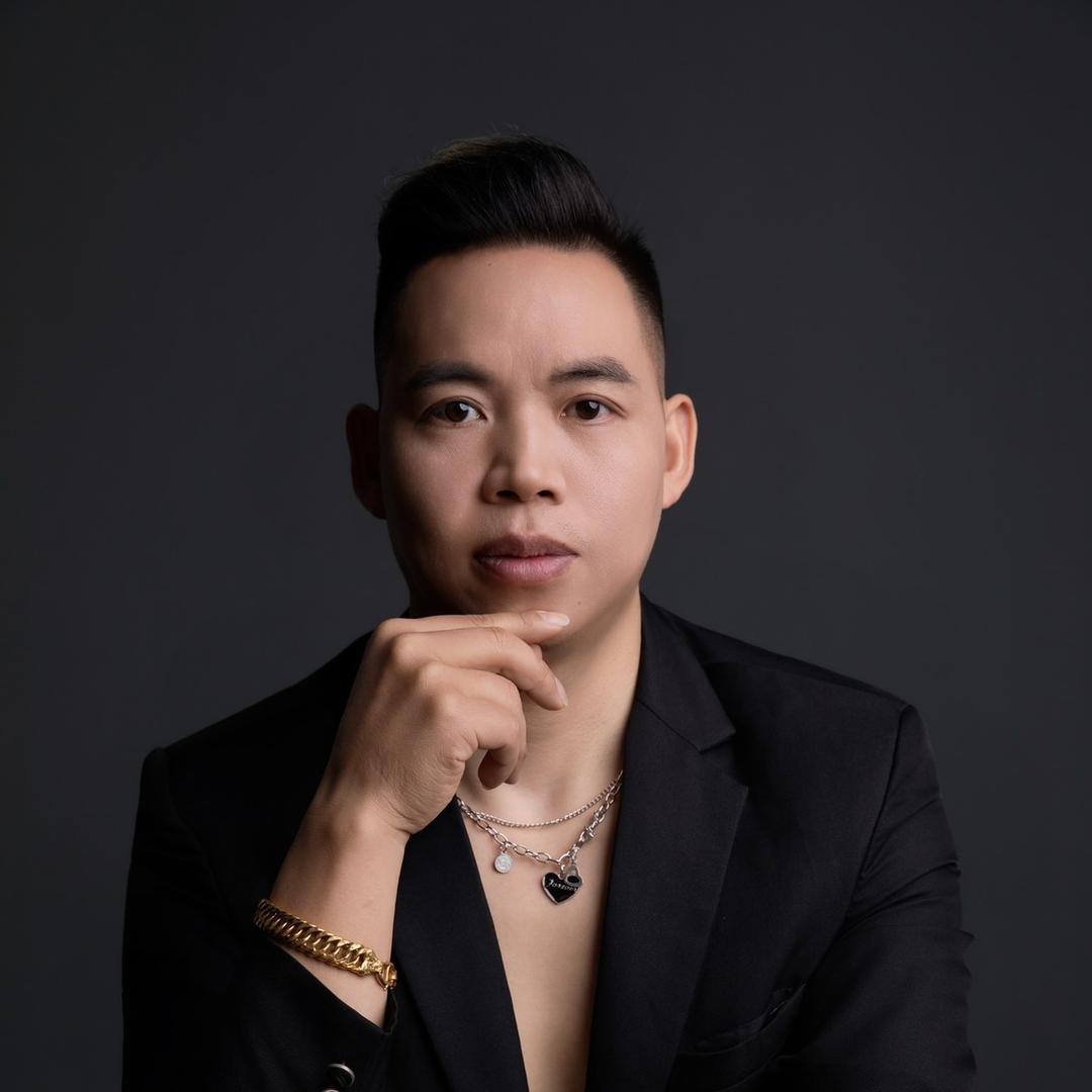 上高烫发王子春春老师  减龄显脸小