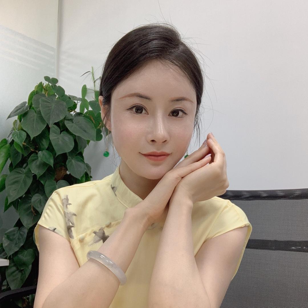 小露翡翠