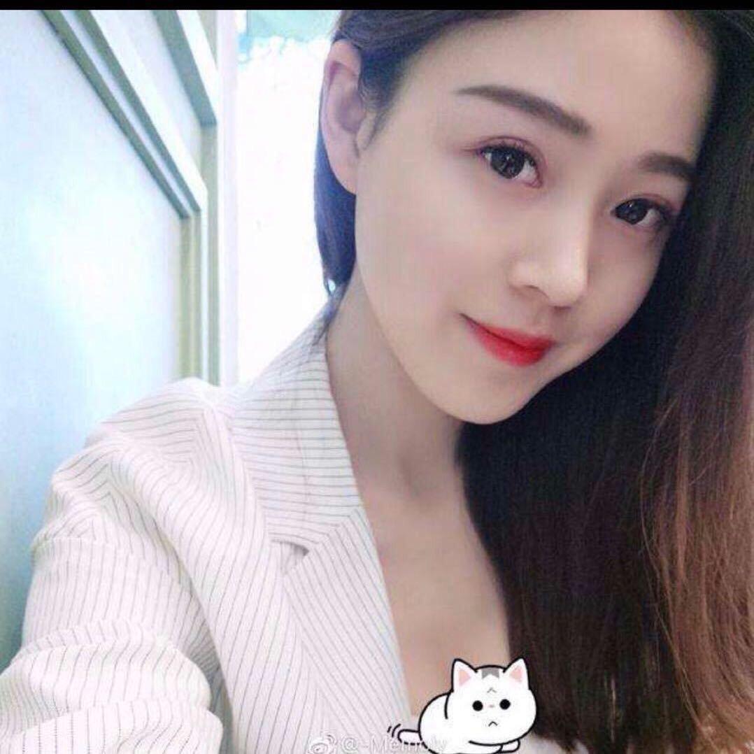 小甜妮💞✨王者、吃鸡主播