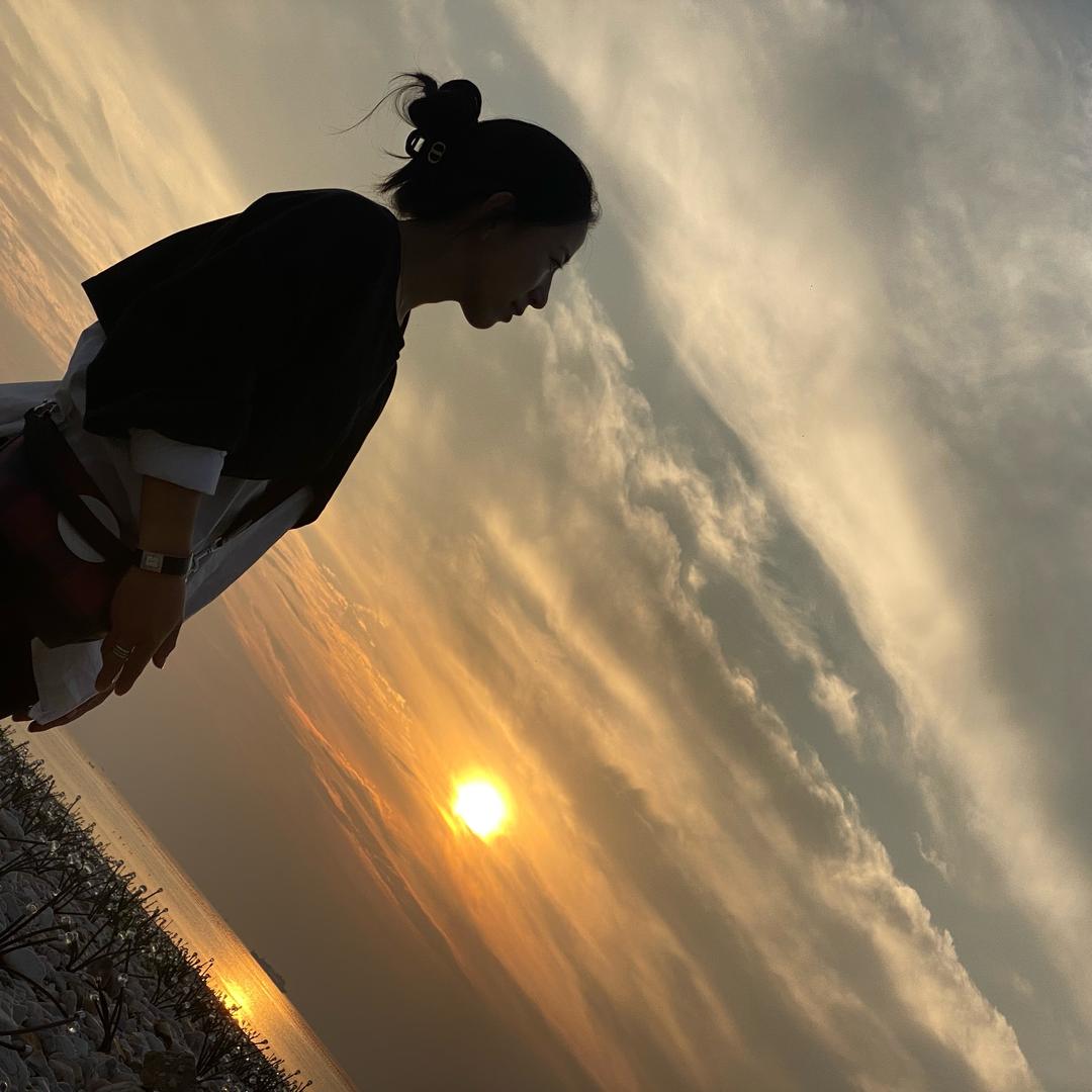 凹凸曼也有小蛮腰