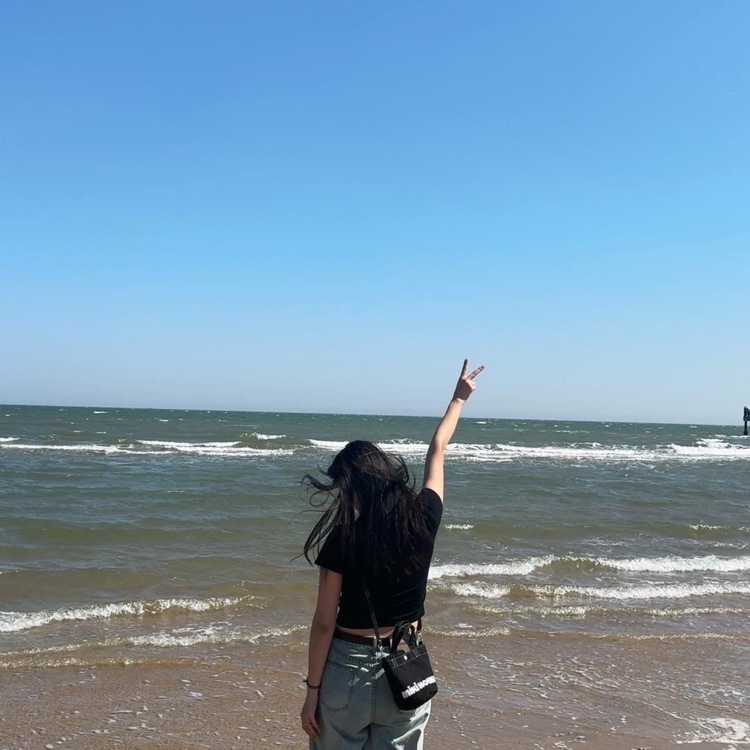婕 婕 .