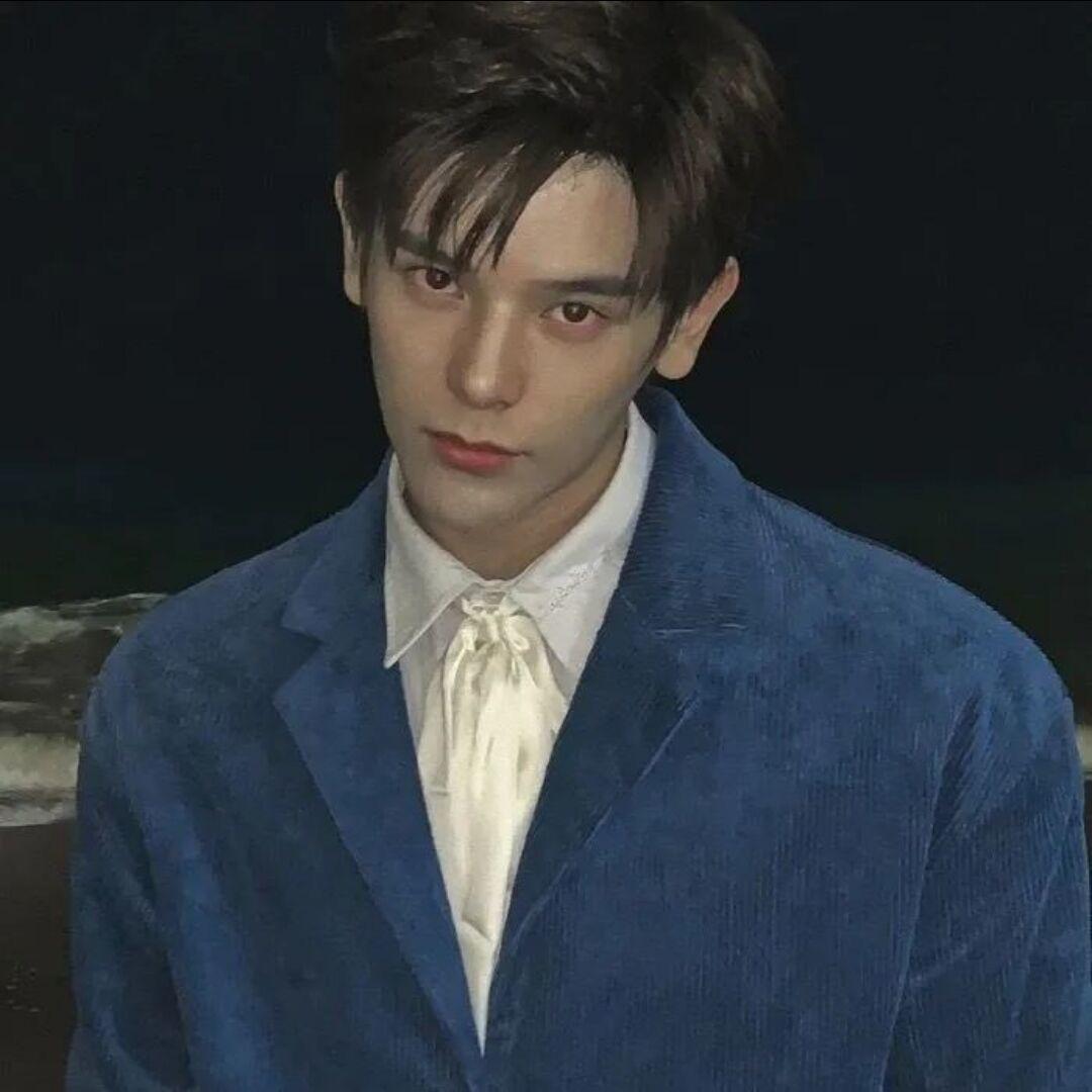 徐玮中.