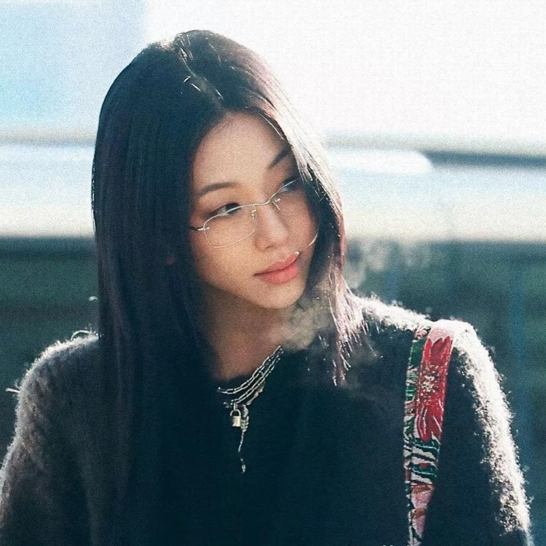 她的睫毛_