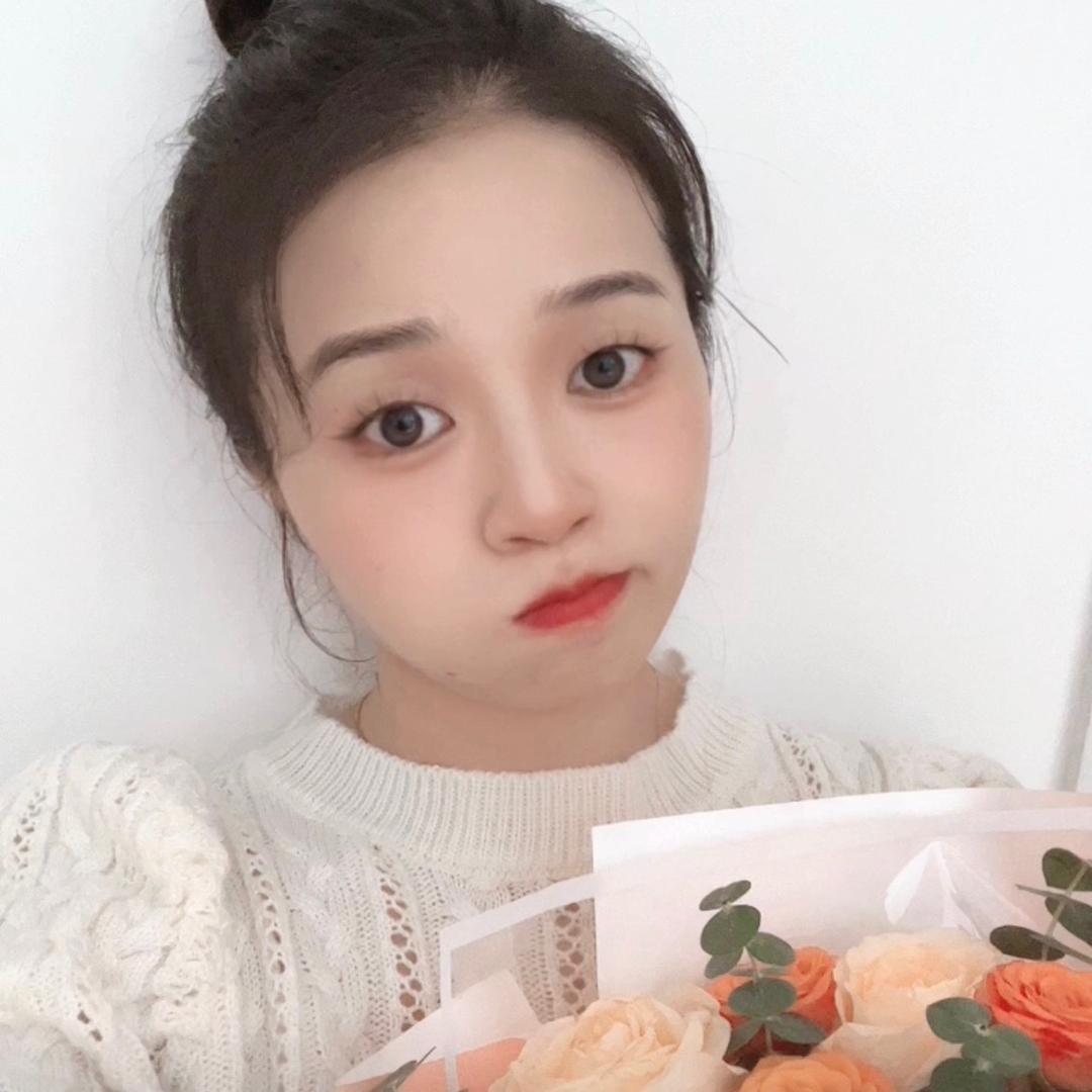 小瑜儿🐳（紫霞）