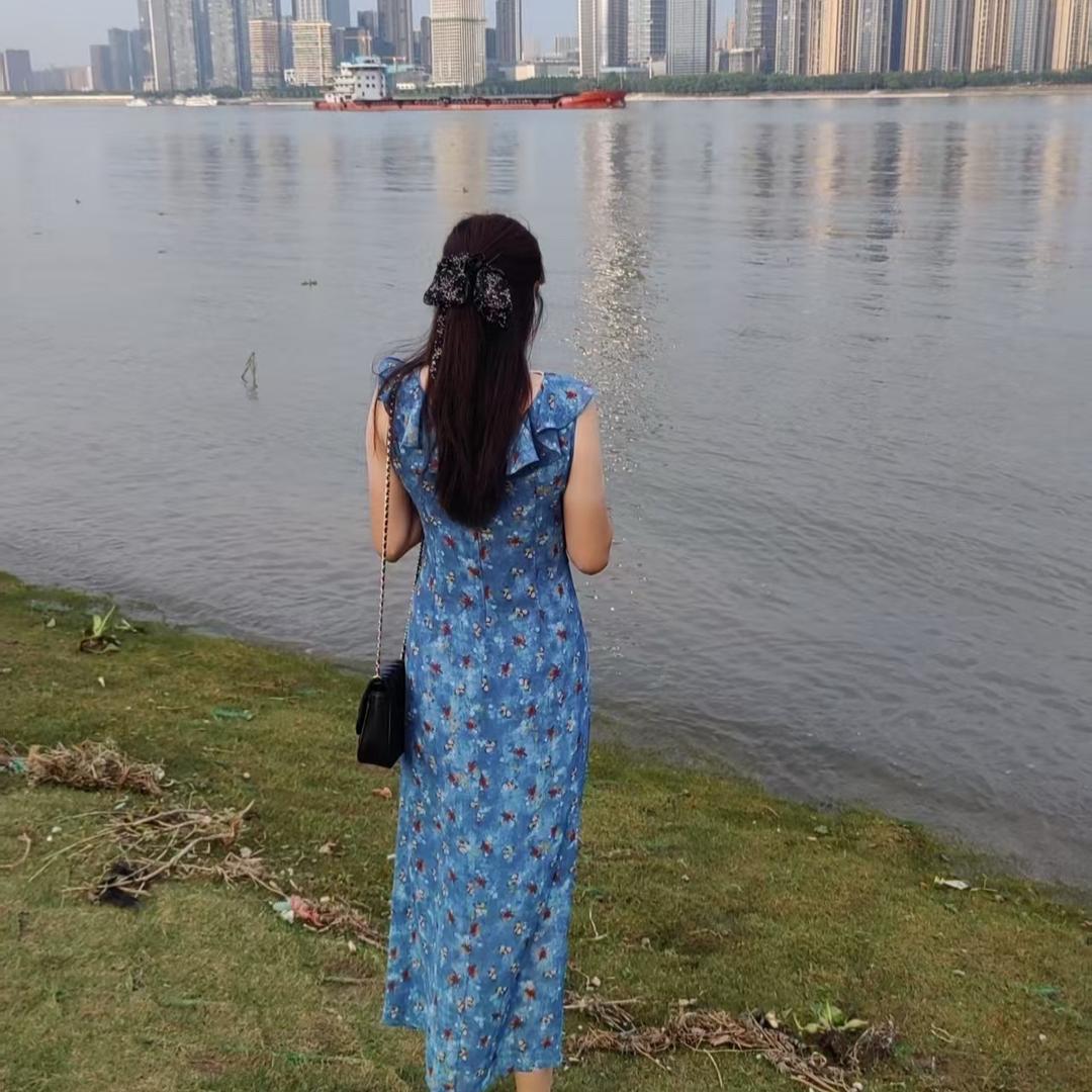 浅笑不语