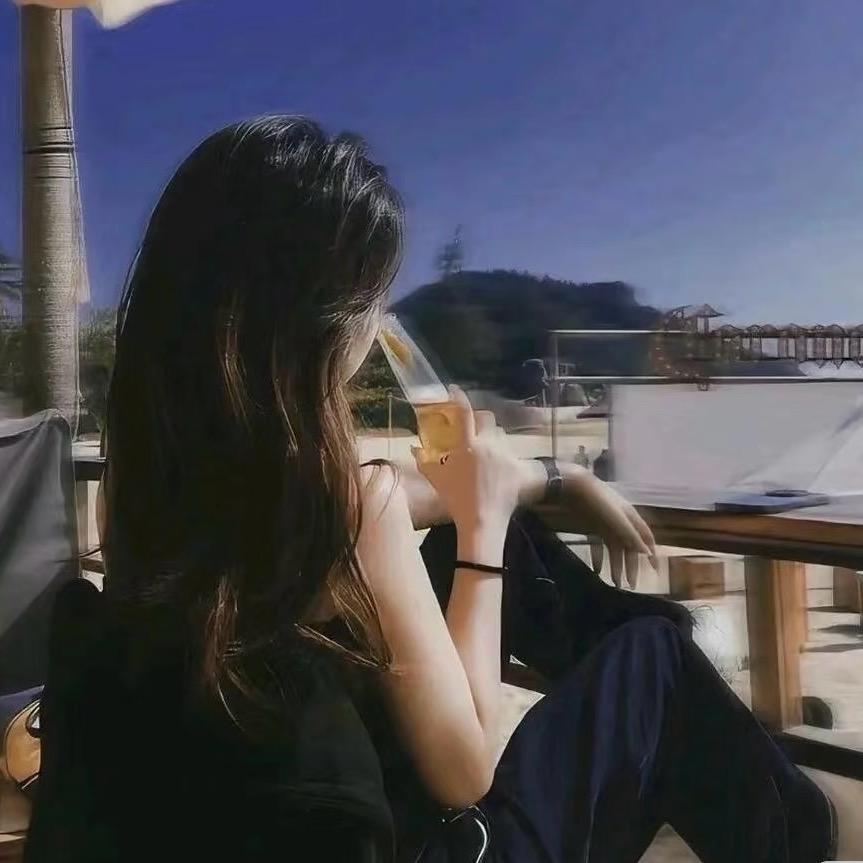 1 杯冰美式 °