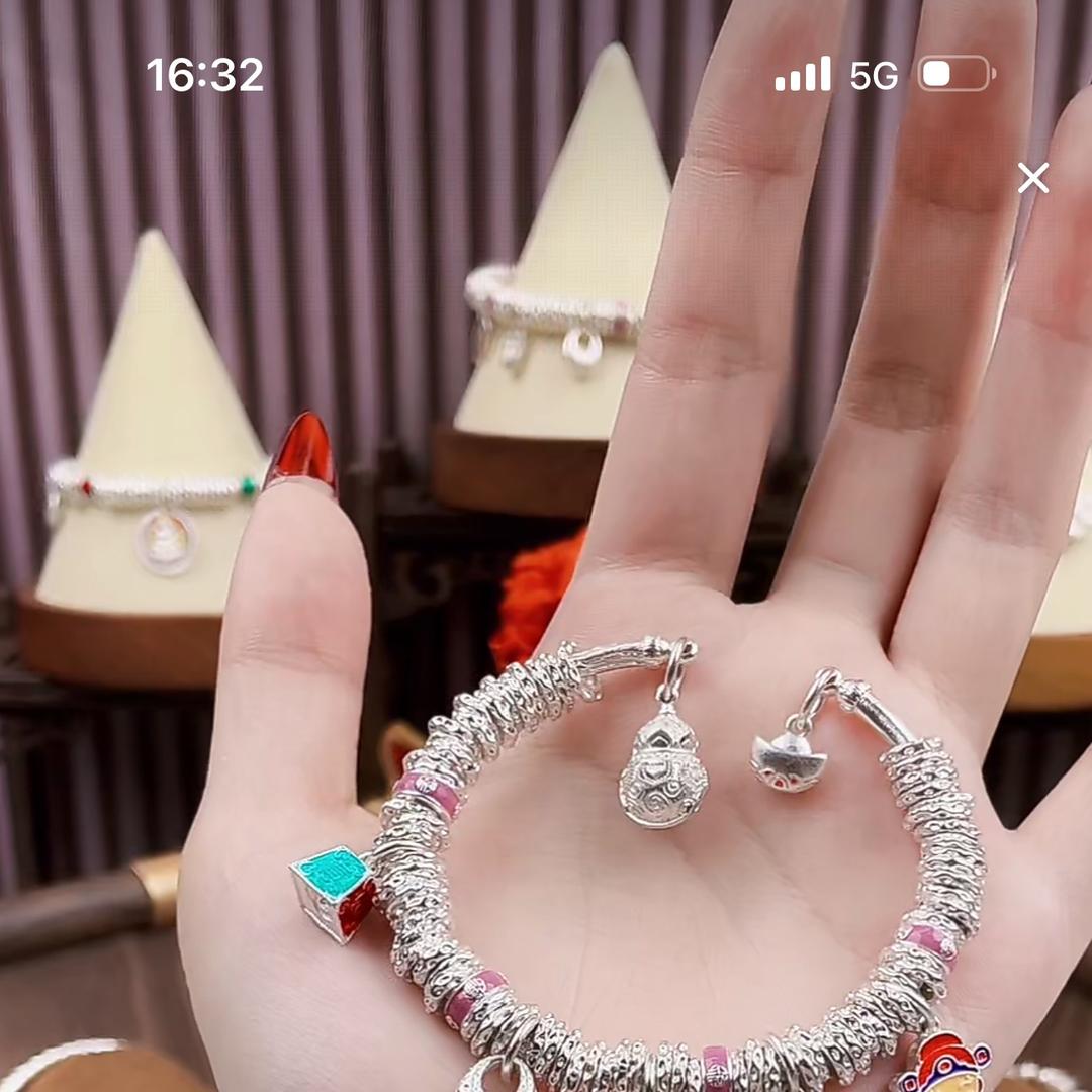 尔夏饰品精选店